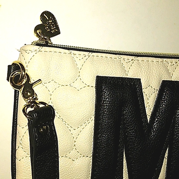 ★Brand New★BETSEY JOHNSON Large Quilted Hearts "M" initial Wristlet★Rare★ - Picture 11 of 16